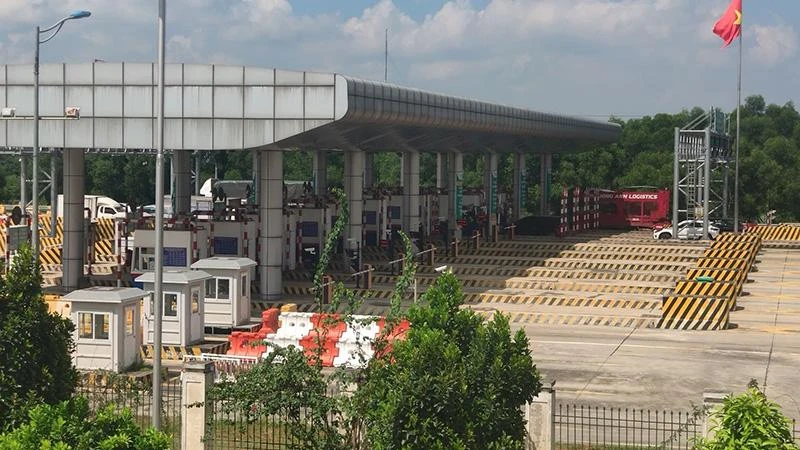 Trạm thu phí đầu tuyến cao tốc Hà Nội-Hải Phòng.