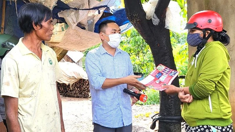 Trước tình hình bệnh nhân mắc sốt xuất huyết gia tăng nhanh chóng, các địa phương ở Đắk Lắk đẩy mạnh công tác tuyên truyền, vận động người dân nâng cao nhận thức phòng, chống dịch.
