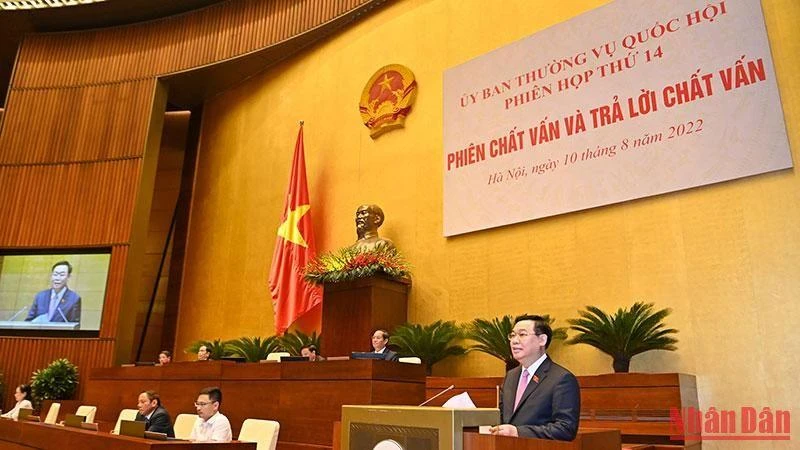 Chủ tịch Quốc hội Vương Đình Huệ phát biểu kết thúc phiên chất vấn và trả lời chất vấn. (Ảnh Duy Linh)