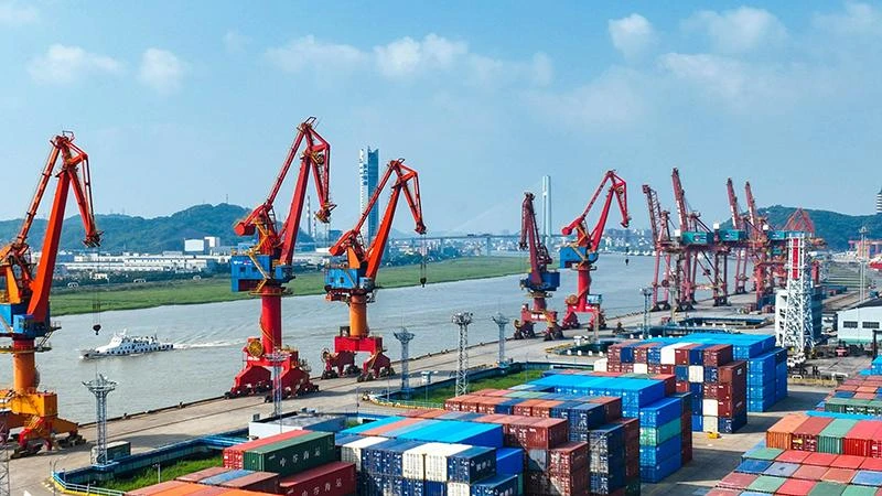 Ảnh minh họa: Một góc cảng Ninh Ba-Chu Sơn ở tỉnh Chiết Giang, Trung Quốc. (Ảnh: Tân Hoa Xã)