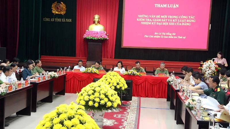 Các đại biểu tham dự tọa đàm.