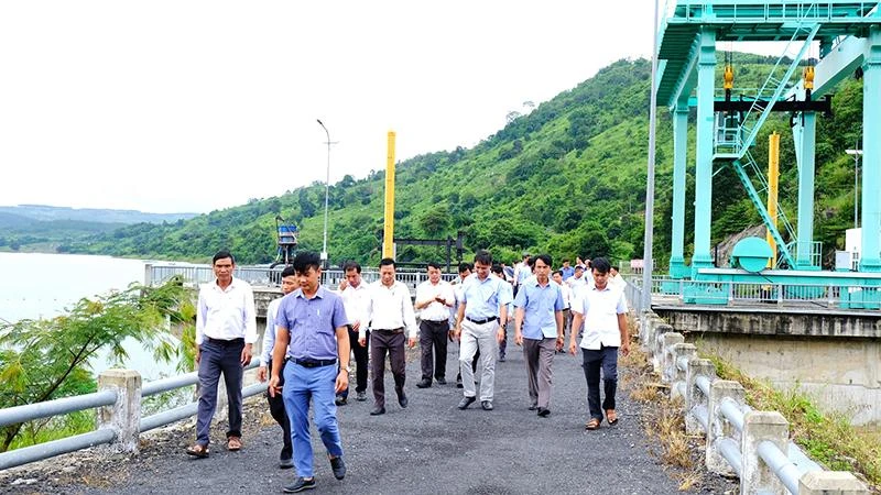 Công ty Thủy điện Buôn Kuốp phối hợp các ngành chức năng của 2 tỉnh Đắk Lắk và Đắk Nông kiểm tra an toàn hồ chứa trên sông Sê-rê-pốk và triển khai các phương án phòng, chống ngập lụt ở hạ du các nhà máy thủy điện.