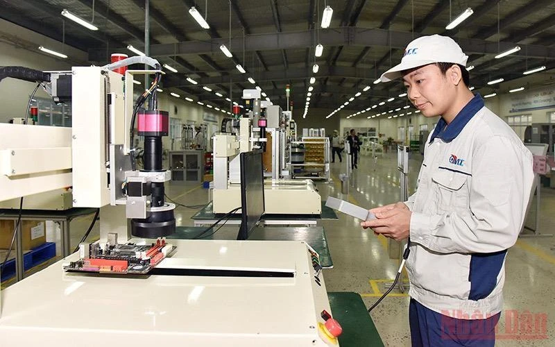Sản xuất thiết bị tự động tại Khu công nghiệp Nam Thăng Long, Hà Nội. (Ảnh minh họa: THU HÀ)