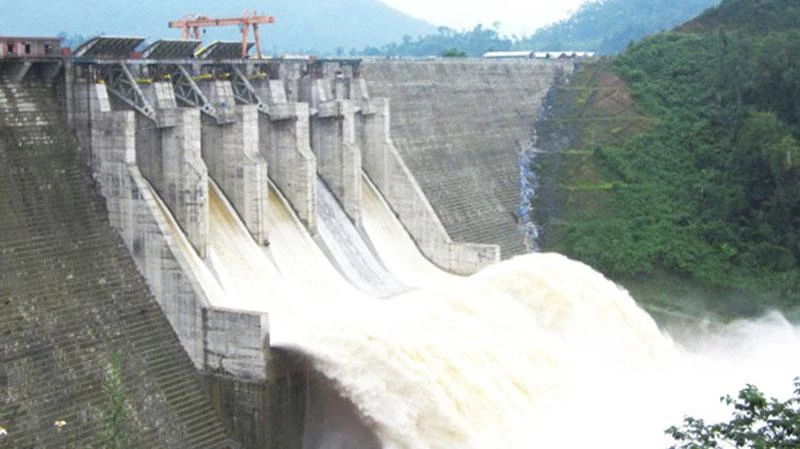 Thủy điện Đak Mi 4 vận hành điều tiết nước về hạ du.