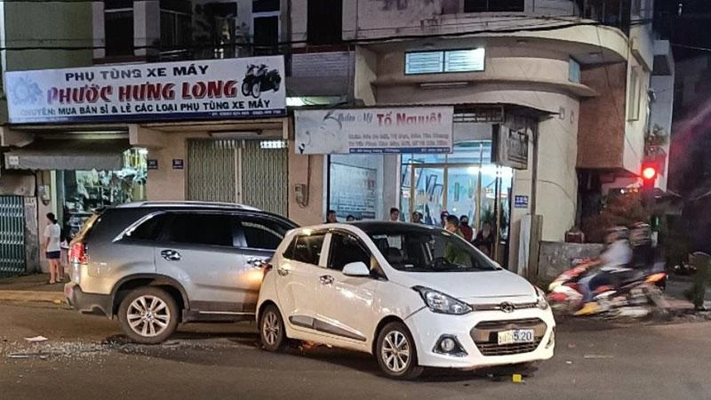 Hiện trường vụ va quệt giao thông xảy ra vào đêm 28/10.