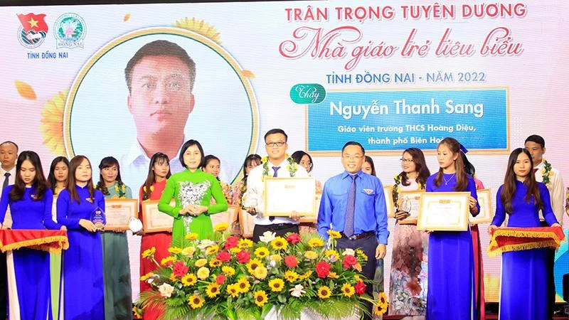 Các nhà giáo trẻ tiêu biểu được tuyên dương.