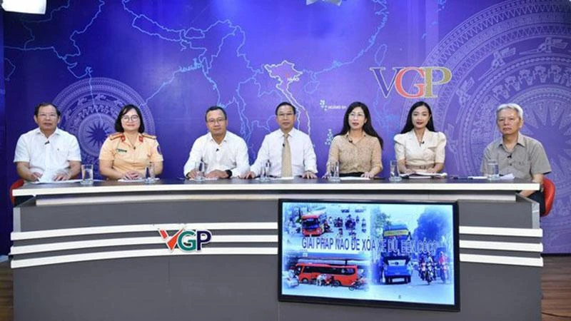 Các khách mời dự tọa đàm.
