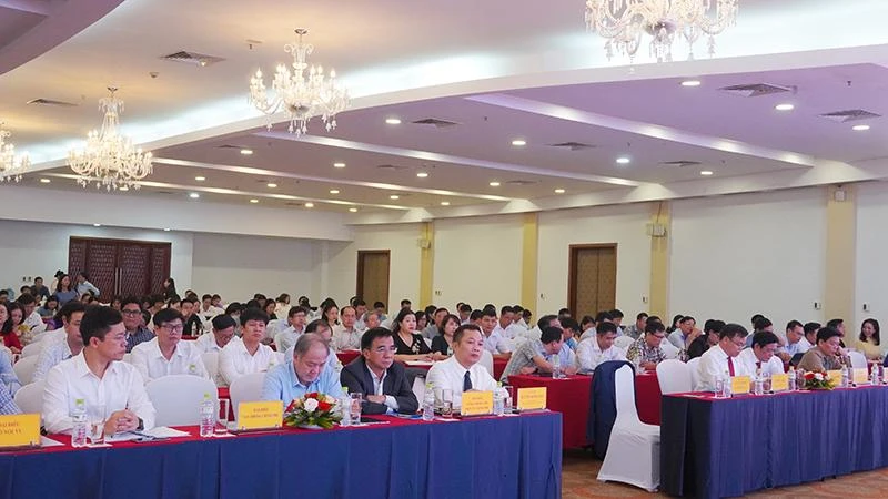 Các đại biểu tham dự hội nghị.