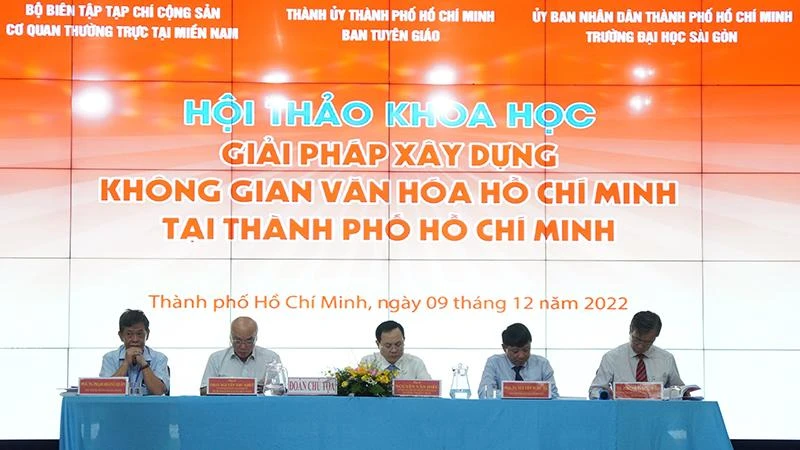 Các đại biểu chủ trì buổi Hội thảo.