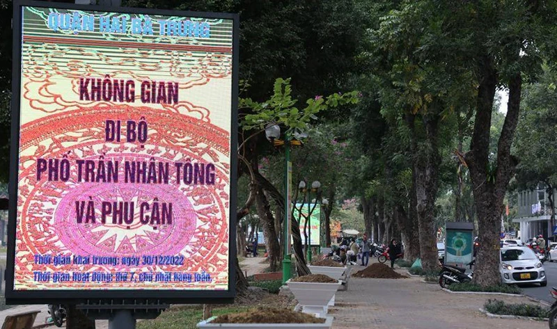 Chỉnh trang vỉa hè tuyến phố đi bộ.