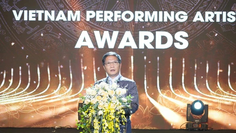 Đồng chí Trần Tuấn Anh phát biểu chỉ đạo tại Chương trình vinh danh nghệ sĩ tiêu biểu lĩnh vực nghệ thuật biểu diễn năm 2022.