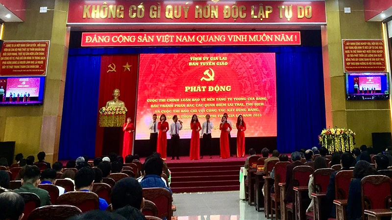 Quang cảnh buổi phát động 2 cuộc thi chính luận bảo vệ nền tảng tư tưởng của Đảng và xây dựng Đảng.