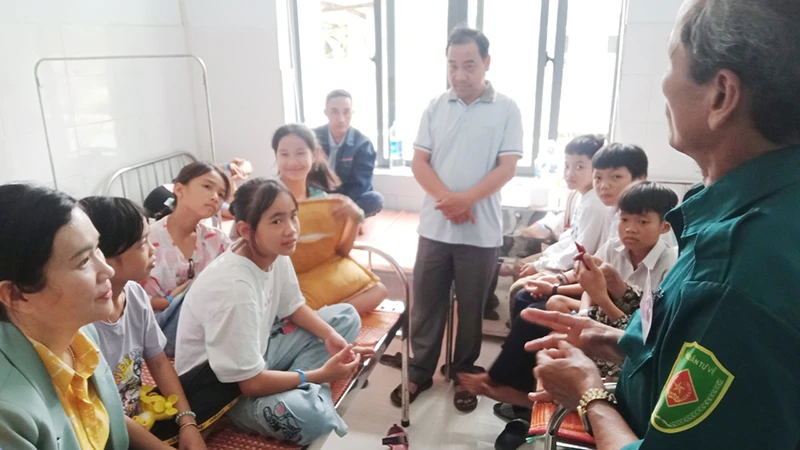 Tình hình sức khỏe của các em học sinh bị ngộ độc thực phẩm đã ổn định. 