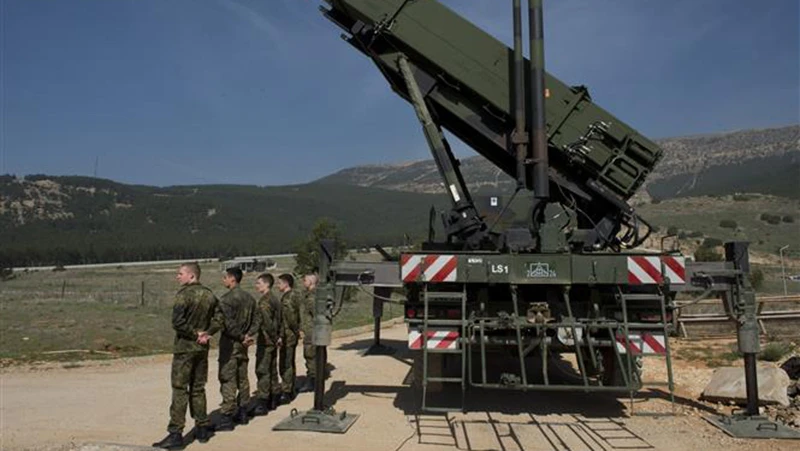 Binh sĩ Đức gác bên hệ thống tên lửa phòng không Patriot. (Ảnh: AFP/TTXVN)