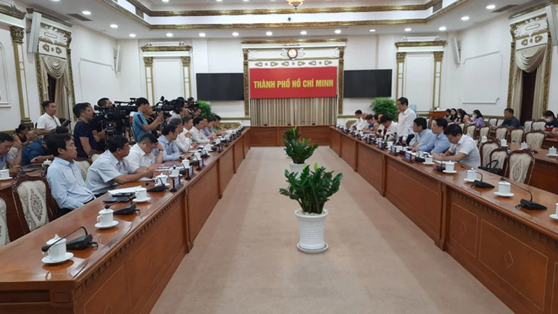 Quang cảnh buổi làm việc.
