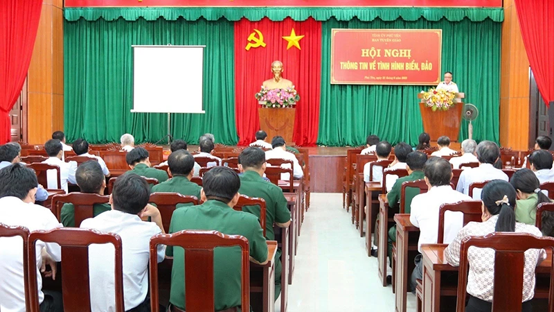 Quang cảnh hội nghị thông tin tình hình biển, đảo tại Phú Yên.