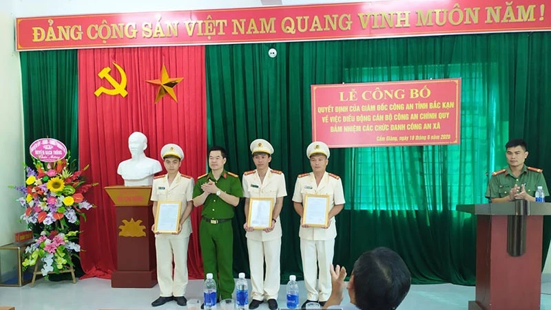 Công bố Quyết định thành lập Công an xã Cẩm Giàng năm 2020.