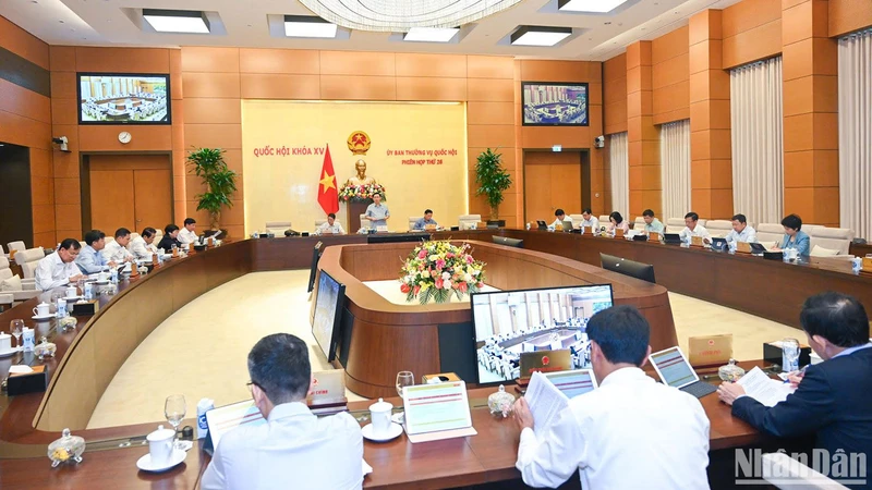 Phiên họp thứ 26 được chia thành 3 đợt với 16 nội dung được xem xét, cho ý kiến.