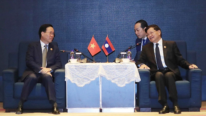 Chủ tịch nước Võ Văn Thưởng gặp Tổng Bí thư - Chủ tịch nước Lào Thongloun Sisoulith. (Ảnh: Thống Nhất/TTXVN)