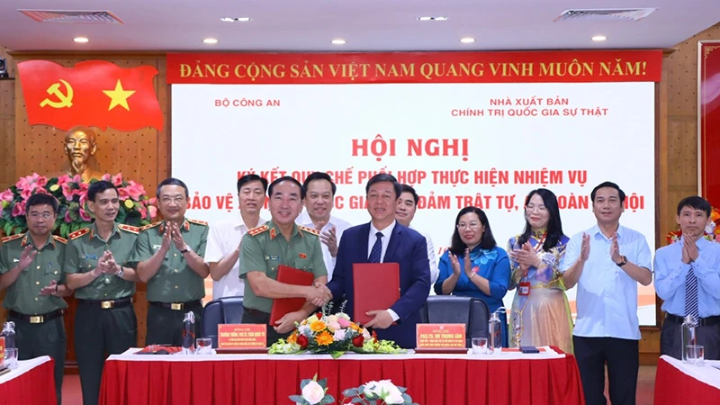 Quang cảnh buổi lễ ký kết Quy chế phối hợp.