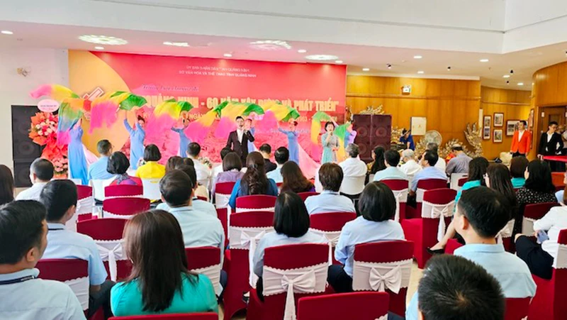 Quang cảnh lễ khai mạc Triển lãm "Quảng Ninh - 60 năm xây dựng và phát triển".