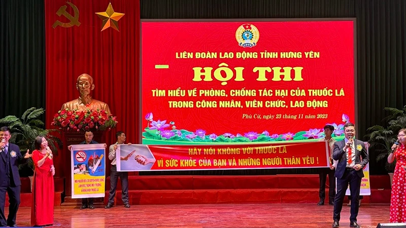 Cuộc thi tìm hiểu về phòng, chống tác hại của thuốc lá do Liên đoàn Lao động tỉnh Hưng Yên tổ chức.