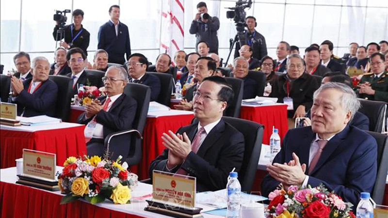 Chủ tịch nước Võ Văn Thưởng và đại biểu dự Lễ Công bố Quy hoạch tỉnh Quảng Ngãi thời kỳ 2021-2030, tầm nhìn đến năm 2050. (Ảnh: TTXVN)