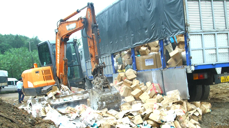 Tỉnh Quảng Bình tổ chức tiêu hủy hàng lậu, hàng giả bị tịch thu, xử lý. (Ảnh: minh họa) 