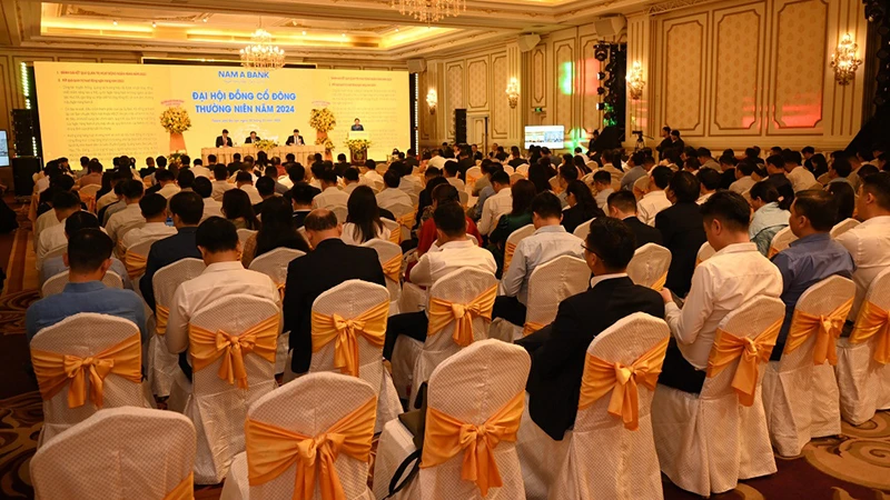 Các cổ đông tham dự Đại hội đồng cổ đông thường niên Nam A Bank năm 2024.