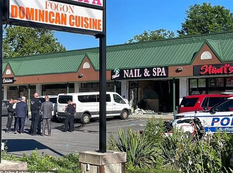 Cảnh sát Mỹ điều tra tại hiện trường vụ tai nạn. (Ảnh: Daily Mail)