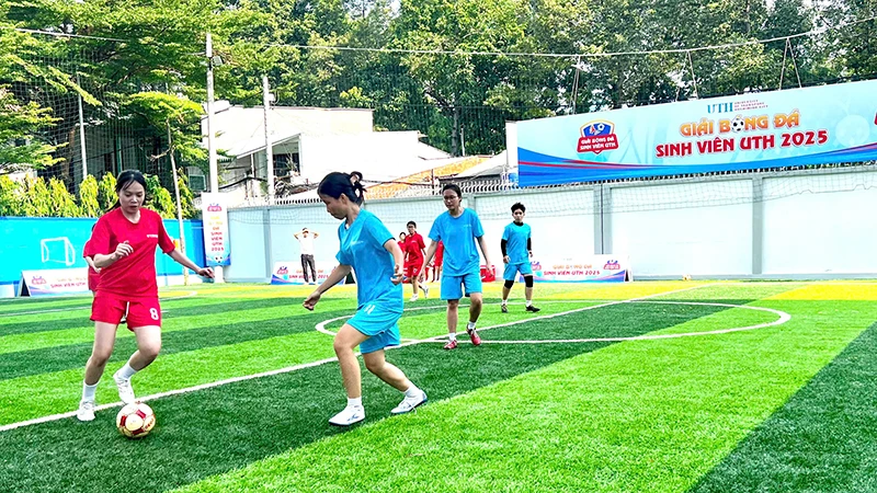 Trận chung kết bóng đá nữ diễn ra hấp dẫn.