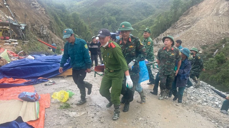 Vụ sạt lở đất tại xã Sì Lở Lầu huyện Phong Thổ làm 5 người chết, 4 người bị thương.
