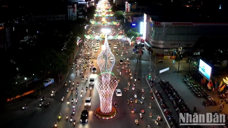 Trung tâm thành phố Cần Thơ về đêm.