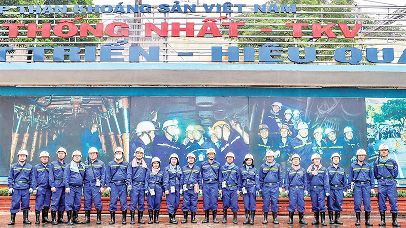 Than Thống Nhất “vượt dịch”, duy trì liên tục nhịp độ sản xuất