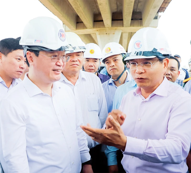 Lãnh đạo Bộ Giao thông vận tải kiểm tra các công trình do CIENCO 4 thi công.