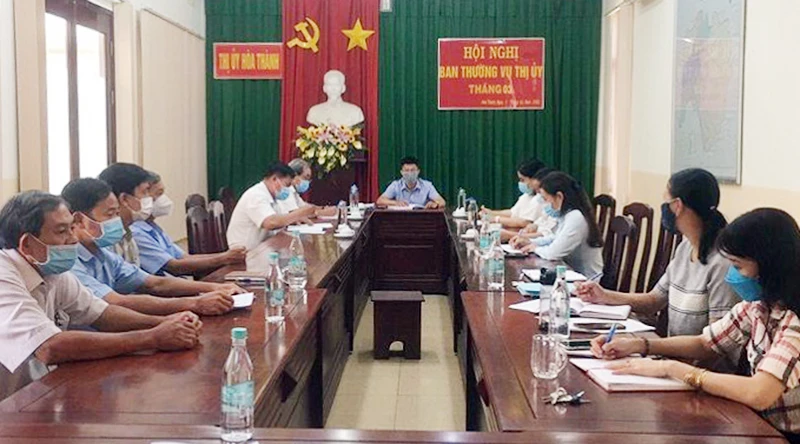 Cuộc họp định kỳ của Chi ủy Chi bộ Văn phòng Thị ủy Hòa Thành.