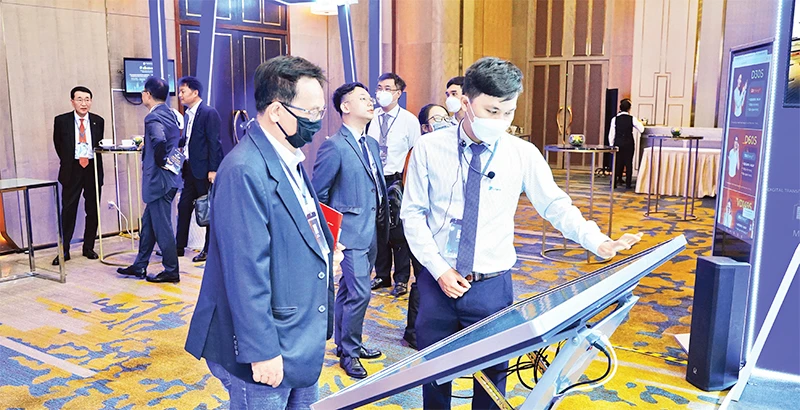 Giới thiệu các giải pháp chuyển đổi số năm 2022 tại thành phố.