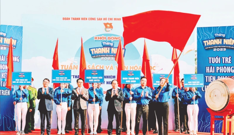 Đại diện lãnh đạo Trung ương Đoàn, TP Hải Phòng và Thành đoàn Hải Phòng khởi động Tháng Thanh niên 2023 "Tuổi trẻ Hải Phòng tiên phong trong chuyển đổi số".