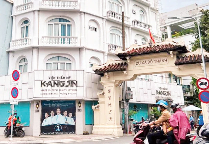 Cơ sở thẩm mỹ Kang Jin (Quận 3) từng bị cơ quan chức năng xử phạt khi quảng cáo sản phẩm, hàng hóa, dịch vụ đặc biệt chưa được cấp phép. (Ảnh QUANG QUÝ)