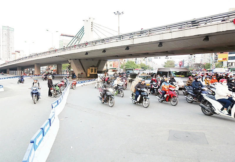 Giao thông tại khu vực Ngã Tư Sở thông thoáng hơn sau khi thực hiện phương án phân luồng giao thông mới từ cuối tháng 12/2023.