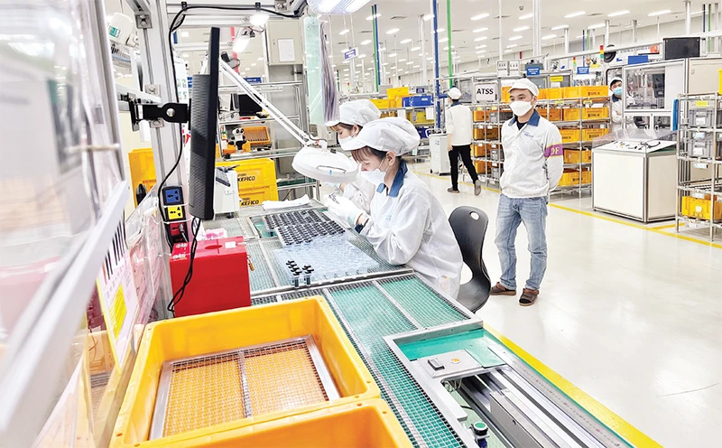 Người lao động làm việc trong Khu công nghiệp Đại An luôn được bảo đảm các quyền lợi và có thu nhập khá.