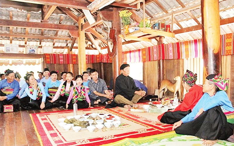 Một lễ Mo của người Mường ở huyện Ea Kar, tỉnh Đắk Lắk. 