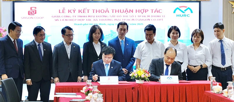 Lễ ký kết hợp tác giữa Saigon Co.op và HURC với sự chứng kiến của lãnh đạo Thành phố Hồ Chí Minh.