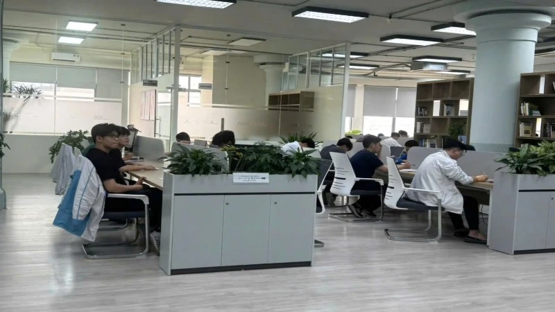 Học sinh tham dự vòng sơ loại tại điểm thi Đại học Bách khoa Hà Nội.