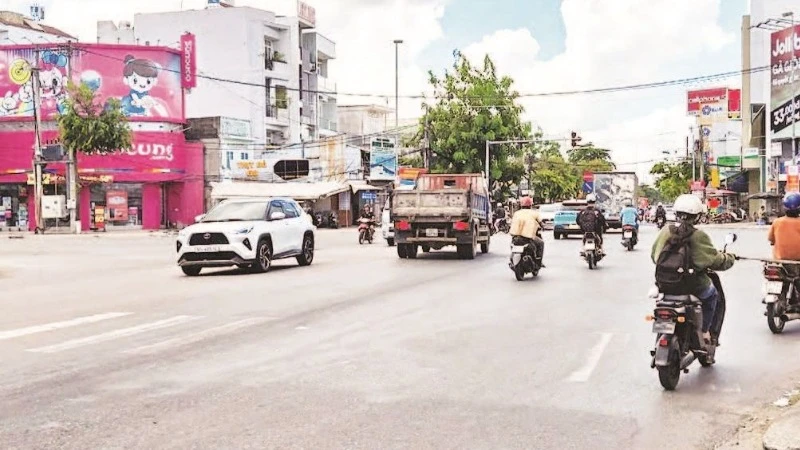 Hoàn thiện cơ sở hạ tầng là một trong những giải pháp thu hút FDI. Trong ảnh: Một khu vực thuộc Quốc lộ 91 (thành phố Cần Thơ) cần sớm được triển khai nâng cấp, mở rộng.
