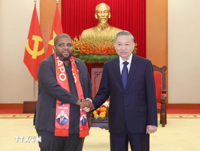 Tổng Bí thư Tô Lâm tiếp Tổng Thư ký Đảng Mặt trận giải phóng Mozambique (FRELIMO) Chakil Felizardo Aboobacar. (Ảnh: Thống Nhất/TTXVN).