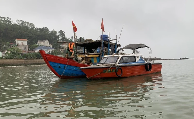 Phương tiện vi phạm bị bắt giữ. (Ảnh: Anh Bách)