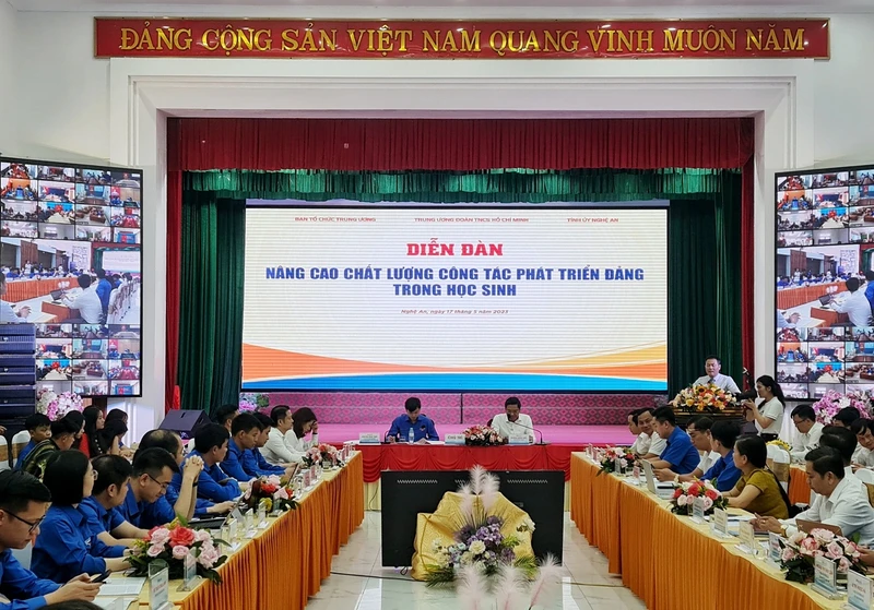 Toàn cảnh Diễn đàn "Nâng cao chất lượng công tác phát triển Đảng trong học sinh".