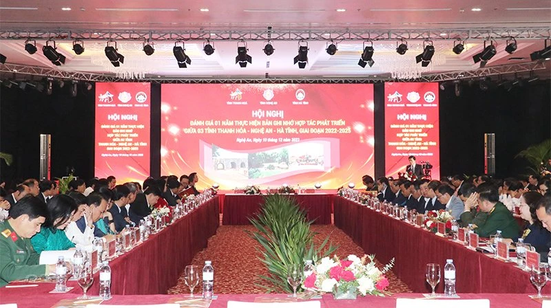 Toàn cảnh hội nghị.
