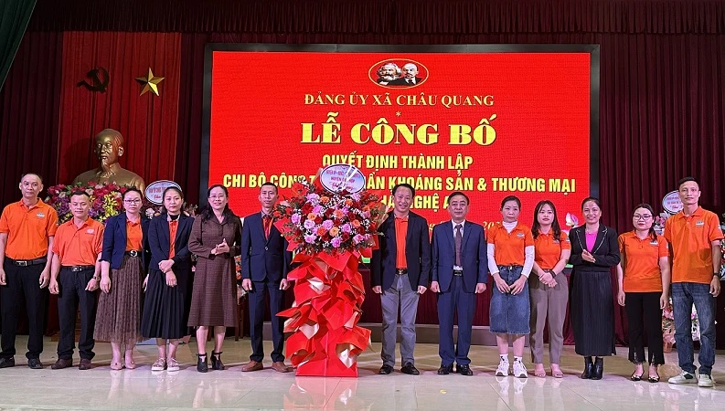 Công bố thành lập chi bộ Công ty cổ phần Khoáng sản và Thương mại Trung Hải Nghệ An.